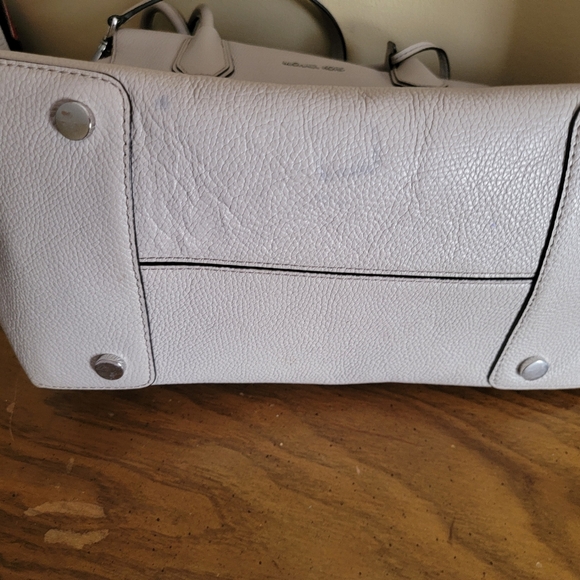 Michael Kors Shoulder Bag Tote pebbled leather w lock EUC - Picture 8 of 9